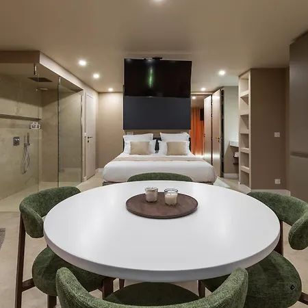 Passage Luxury 2 Facing Port Nature Walkways *